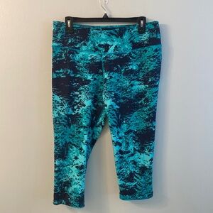 Nike Dri-Fit black- emerald active capris pants